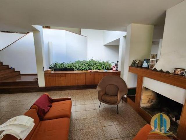 CASA À VENDA EM CONDOMÍNIO