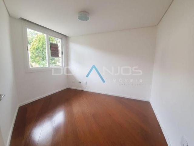 CASA A VENDA EM CONDOMINIO COM TERRENO AMPLO