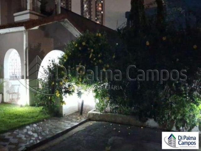 Casa à venda em condomínio fechado na Aclimação!