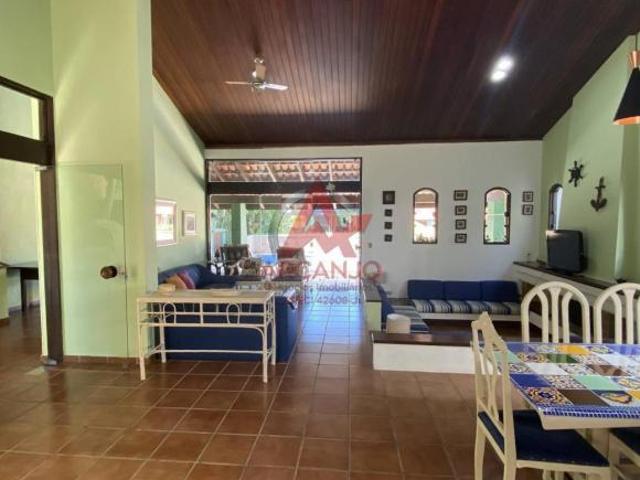 CASA A VENDA EM CONDOMINIO FECHADO NA PRAIA DO LAZARO COM 5 DORMITORIOS