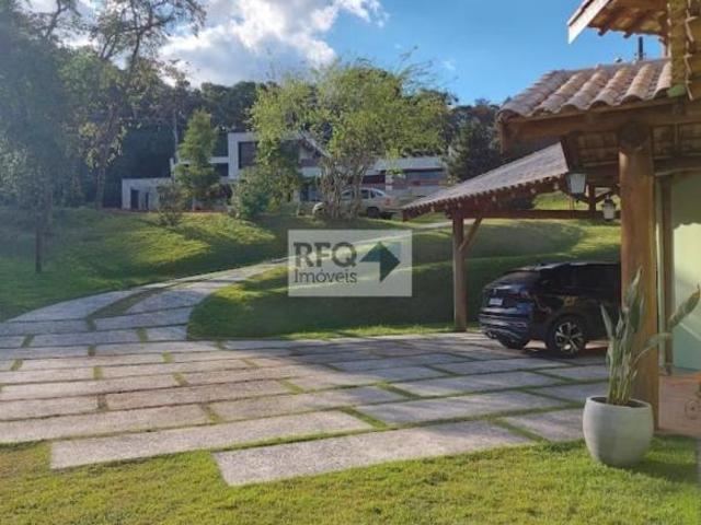 Casa à venda em condomínio fechado na Regiao de Santo Antonio do Pinhal!