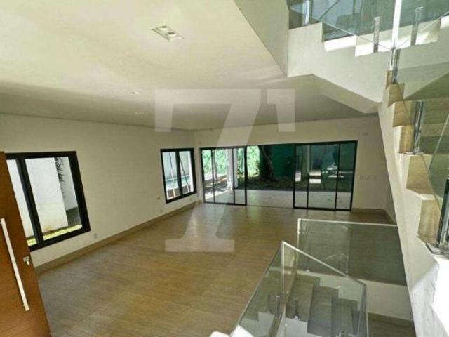 Casa à venda em condomínio fechado