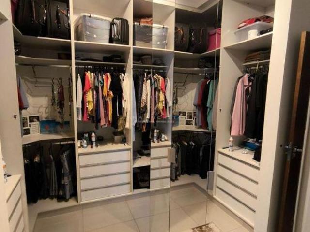 Casa a venda em condomínio Gaivota I com 3 suítes