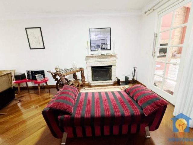 Casa à venda em condomínio na Granja Viana