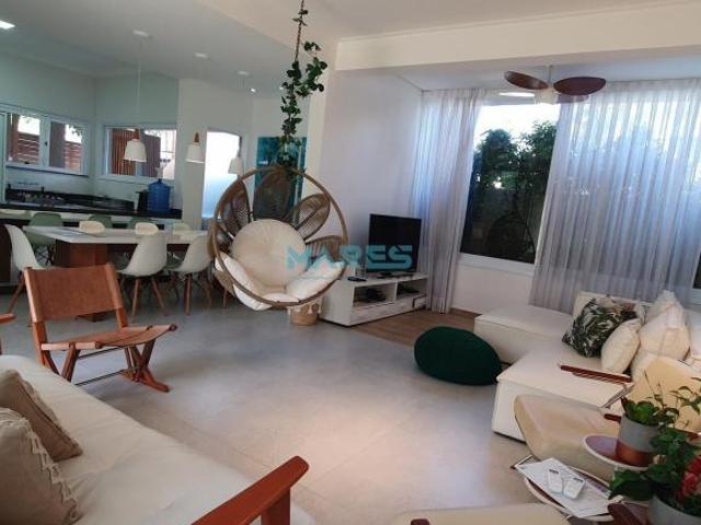 Casa a venda em Condomínio na Praia de Camburi