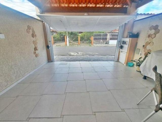 Casa à Venda em Caiçara, Praia Grande 2 Suítes e Rua Tranquila