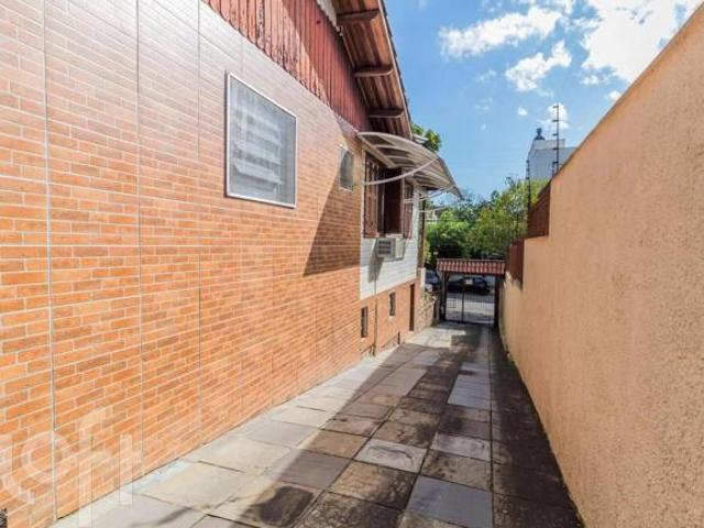 Casa à venda em Camaquã com 190 m², 3 quartos, 2 vagas