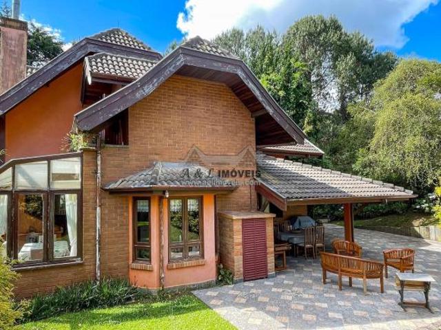 Casa à venda em Campos do Jordão | 4 suítes e 206,85 m²