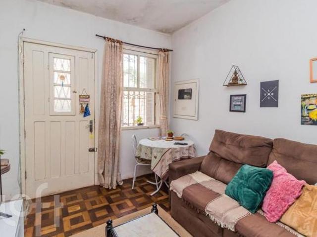 Casa à venda em Centro com 256 m², 3 quartos