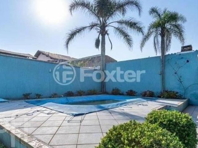 Casa à venda em Centro com 360 m², 3 quartos, 1 suíte, 2 vagas