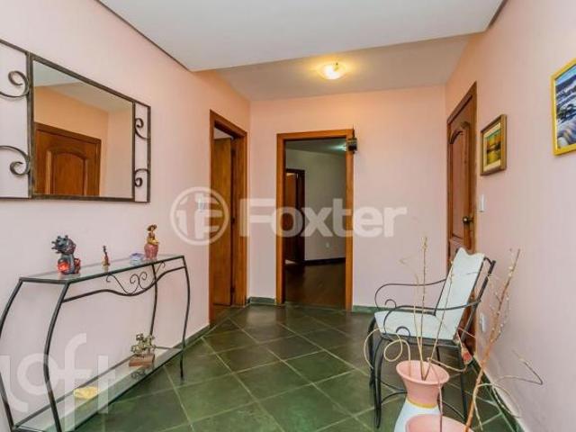 Casa à venda em Chácara das Pedras com 360 m², 3 quartos, 1 suíte, 2 vagas