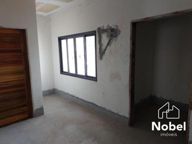 Casa à venda em Cianorte PR, no Condomínio Res. Villa Viccenza, com 3 suítes, 2 salas e 196,42 m² de