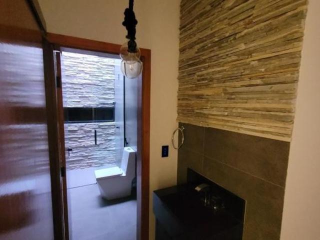 CASA À VENDA EM CRISTAIS PAULISTA