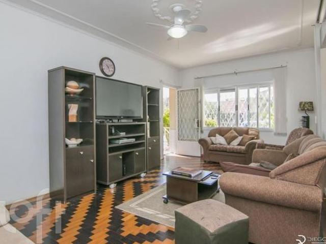 Casa à venda em Cristal com 184 m², 3 quartos, 1 suíte, 4 vagas