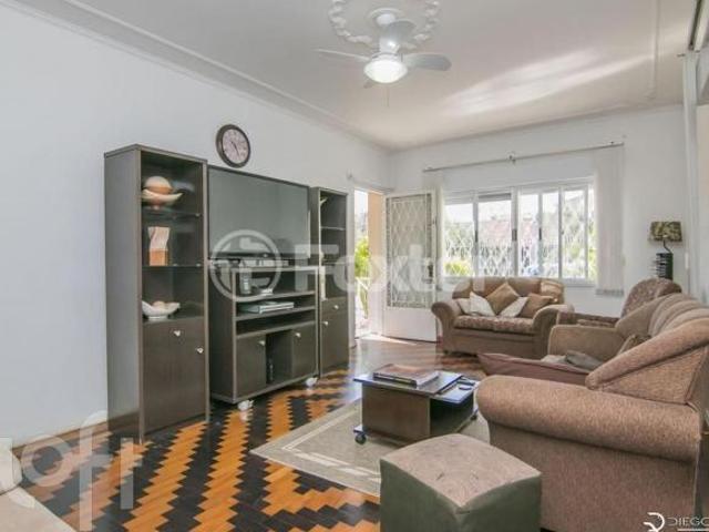 Casa à venda em Cristal com 184 m², 3 quartos, 1 suíte, 4 vagas