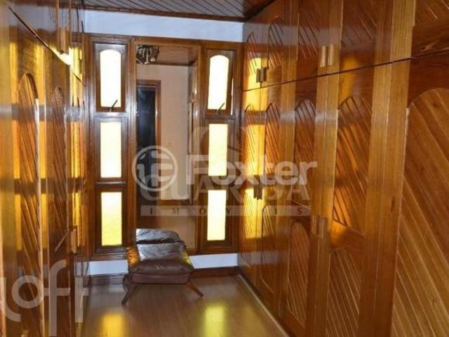 Casa à venda em Cristal com 480 m², 3 quartos, 2 suítes, 5 vagas