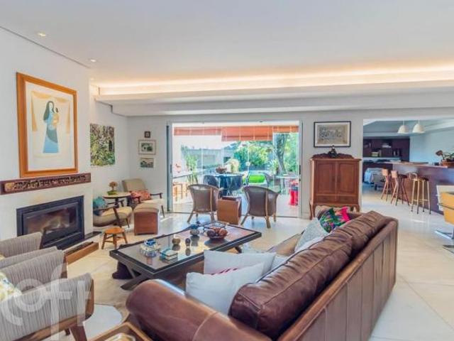 Casa à venda em Cristal com 594 m², 4 quartos, 4 suítes, 4 vagas