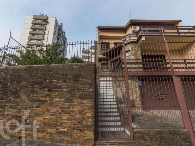Casa à venda em Cristo Redentor com 290 m², 3 quartos, 1 suíte, 2 vagas