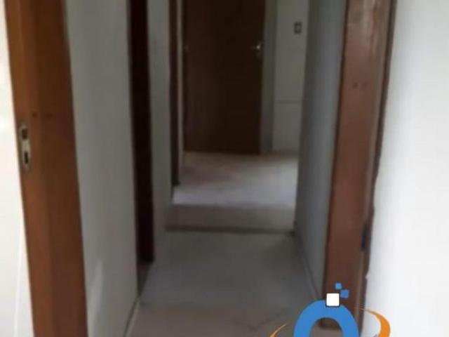 Casa à venda em Curitiba PR no Bairro Alto com grande terreno com 3 quartos, 1 sala, 1 banheiro, 3 v