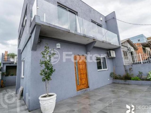 Casa à venda em Agronomia com 160 m², 3 quartos, 1 suíte, 2 vagas