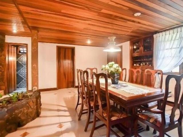 Casa à venda em Ahú