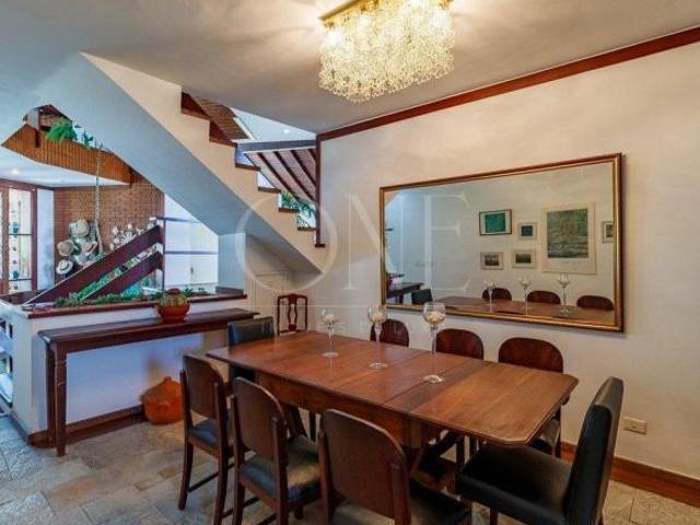Casa à venda em Alphaville
