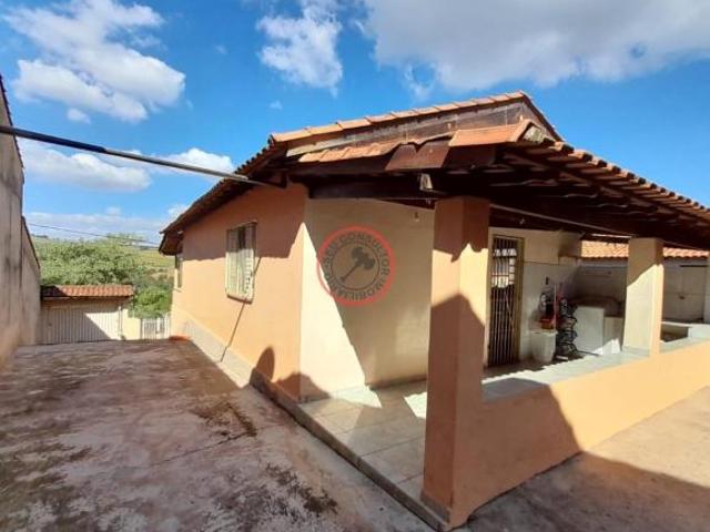 CASA A VENDA EM AREADO, SUL DE MINAS GERAIS, COM 2 DORMITÓRIOS. ESCRITURA DEFINITIVA, ACEITA PERMUT