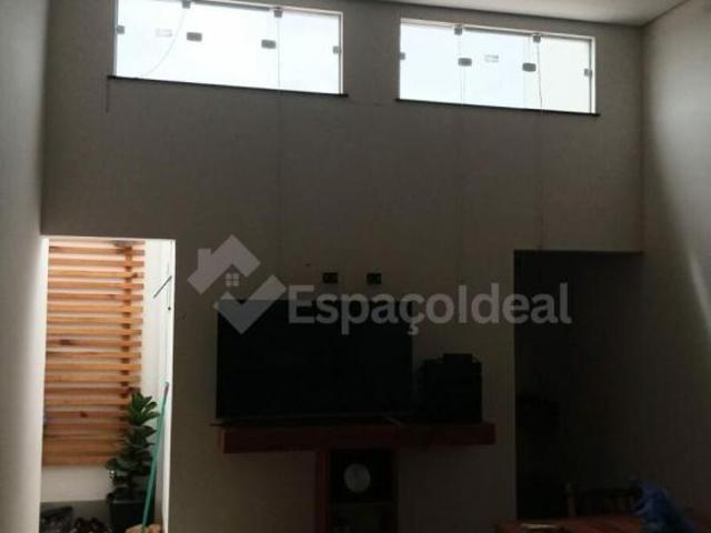 Casa à Venda em Areiópolis ? Espaço, Conforto e Excelente Estrutura!
