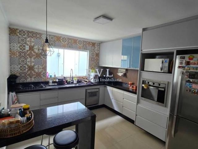 Casa à venda em Atibaia SP, bairro Recreio Maristela: 3 suítes, 2 salas, 4 banheiros, 2 vagas, 150 m