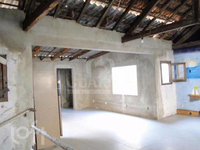 Casa à venda em Azenha com 450 m², 4 quartos