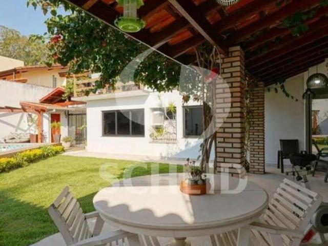 Casa a venda em bairro nobre de interlagos