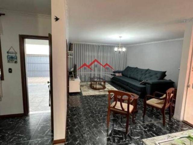 Casa à venda em bairro tradicional e tranquilo de Jundiaí/SP