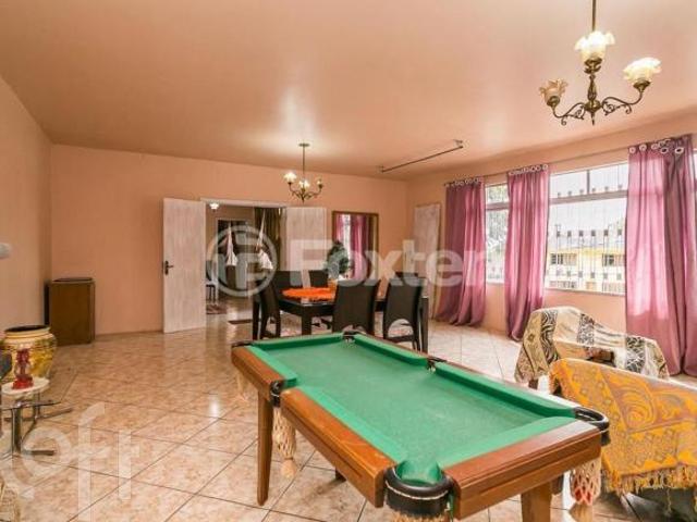 Casa à venda em Glória com 423 m², 4 quartos, 1 suíte, 7 vagas