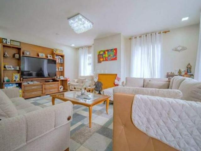 CASA COM VISTA NO VALE DAS COLINAS EM GRAMADO RS