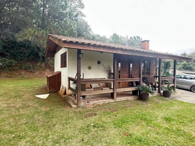 Casa à Venda em Granja Viana | Térrea, Piscina e 1.310 m
