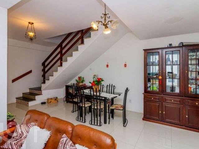 Casa à venda em Guarujá com 181 m², 3 quartos, 1 suíte, 2 vagas