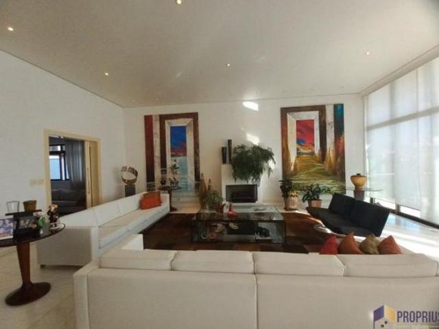 Casa à venda em Estoril