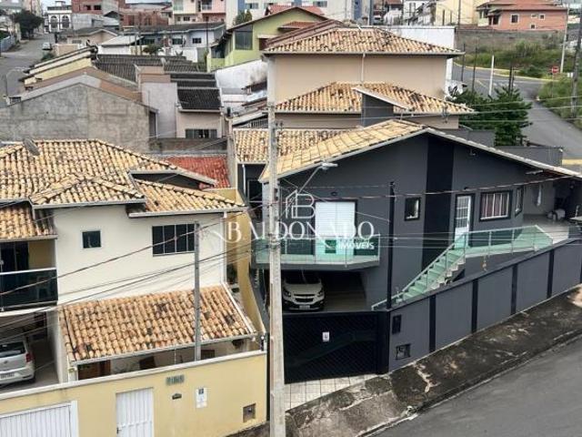 CASA À VENDA EM EXTREMA MG DA FINANCIAMENTO TEM ESCRITURA