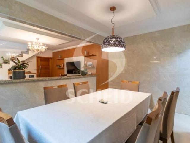Casa á Venda em Interlagos com 125m², 3 quartos sendo 3 suítes, 3 vagas