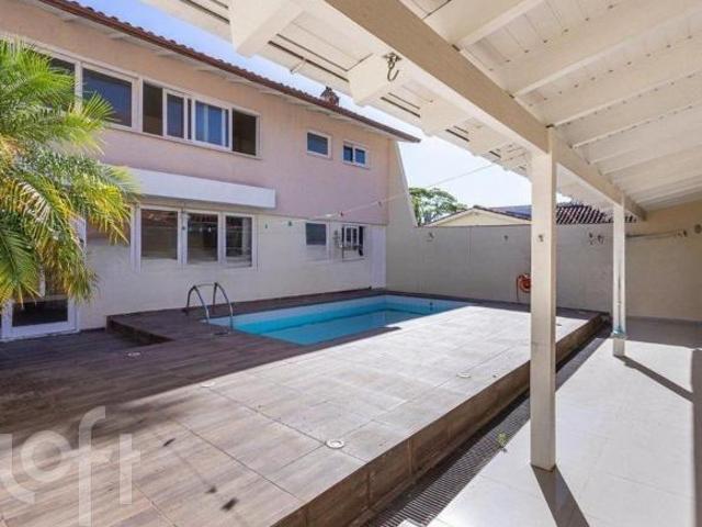 Casa à venda em Ipanema com 300 m², 4 quartos, 2 suítes, 2 vagas