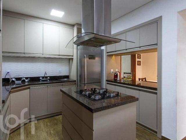 Casa à venda em Ipanema com 357 m², 3 quartos, 1 suíte, 4 vagas