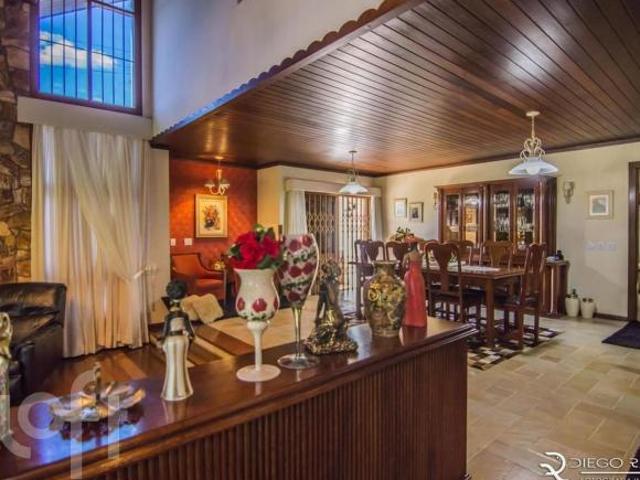 Casa à venda em Jardim Itu Sabará com 474 m², 4 quartos, 2 suítes, 8 vagas