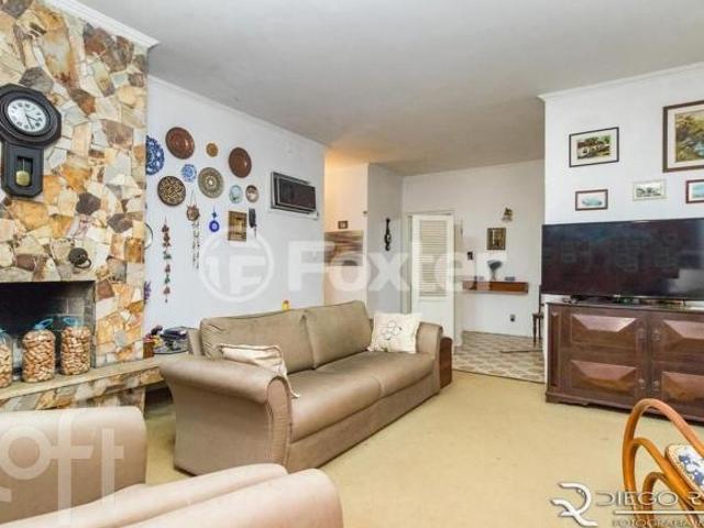 Casa à venda em Jardim Lindóia com 252 m², 4 quartos, 1 suíte, 2 vagas