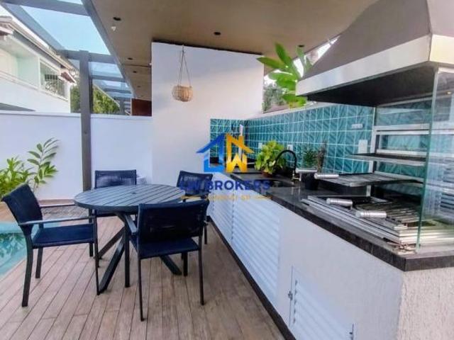 Casa à Venda em Juquehy – Condomínio Fechado, 200m da Praia