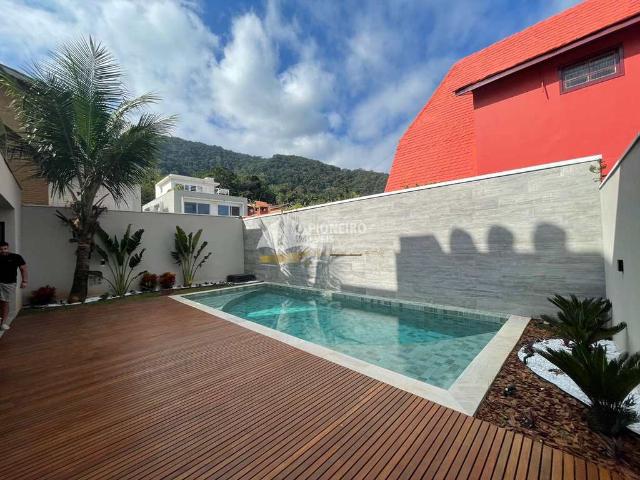 Casa à venda em Juquehy, conforto e lazer à beira mar!