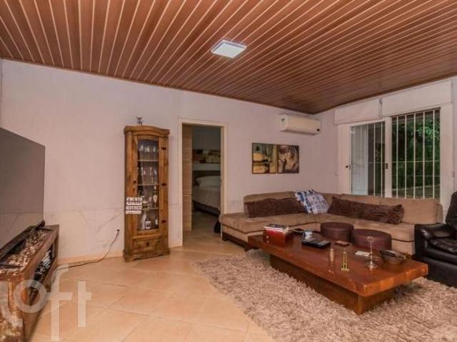 Casa à venda em Lageado com 190 m², 4 quartos, 3 suítes, 2 vagas