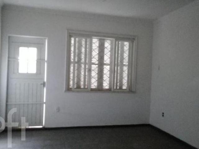 Casa à venda em Moinhos de Vento com 200 m², 4 quartos, 1 suíte, 2 vagas