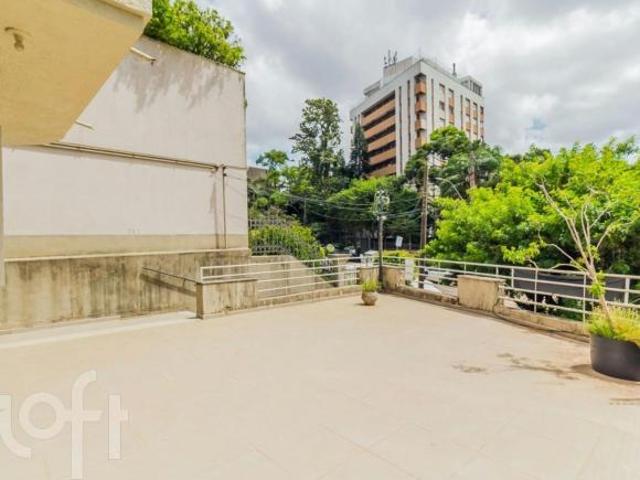 Casa à venda em Moinhos de Vento com 614 m², 4 quartos, 1 suíte, 1 vaga