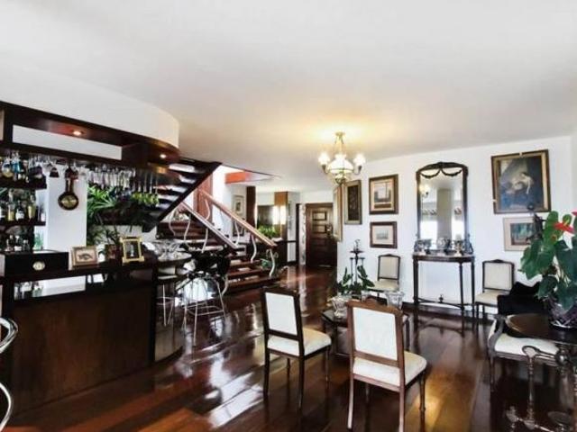 Casa à venda em Mangabeiras