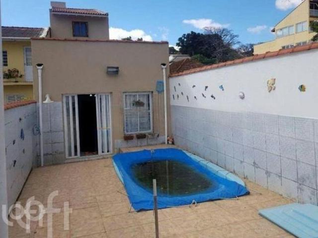 Casa à venda em Medianeira com 244 m², 4 quartos, 1 suíte, 2 vagas